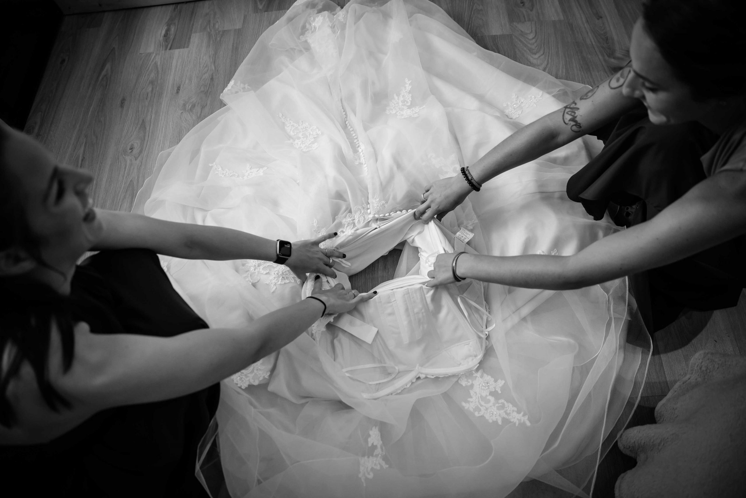 l'essayage de la robe de mariée